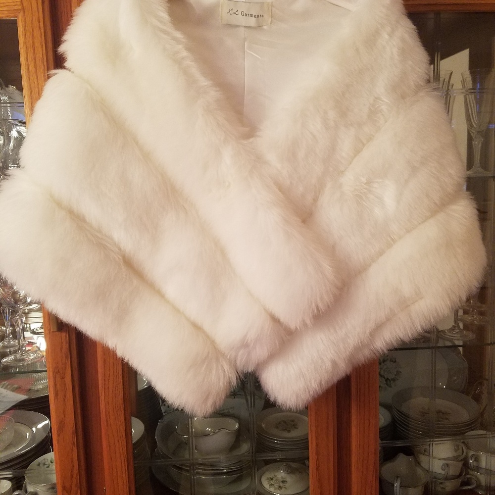 Faux fur Capelet